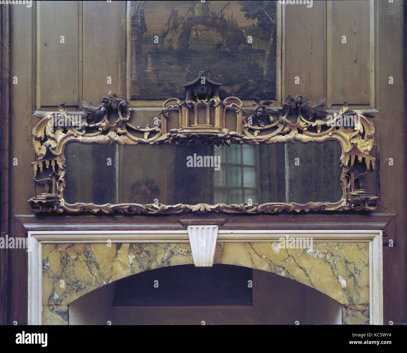 Looking Glass, 1750-75, fabriqué en Angleterre, de pins, de plâtre doré, 23 x 66 in. (58,4 x 167,6 cm), meubles, fabriqué en Angleterre, le Banque D'Images