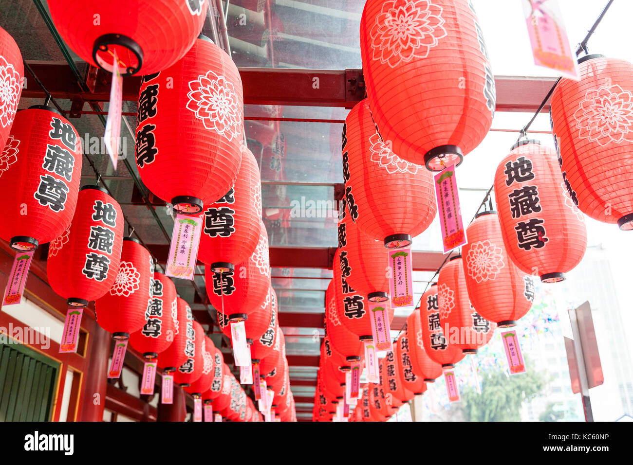 Singapour - le 11 septembre 2017 : red lanternes chinoises décorer autour du Buddha tooth relic temple dans le quartier chinois au cours de la mi-automne, festival aussi k Banque D'Images