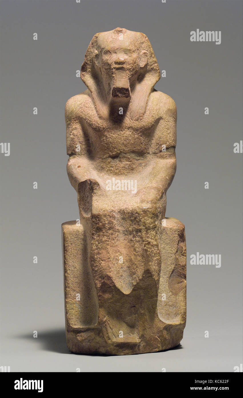 Assis statue du roi Menkaourê, Ancien Empire, Dynasty 4, ca. 2490-2472 av. J.-C., de l'Egypte, de la région Memphite, Gizeh, pyramide complexe Banque D'Images