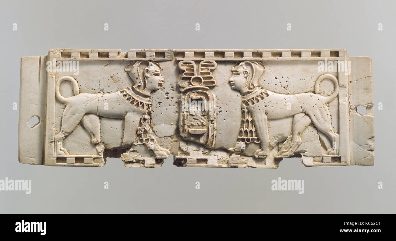 Meubles cloisonné avec plaque deux sphinx flanquant un cartouche, ca. 9ème 8ème siècle avant J.C. Banque D'Images