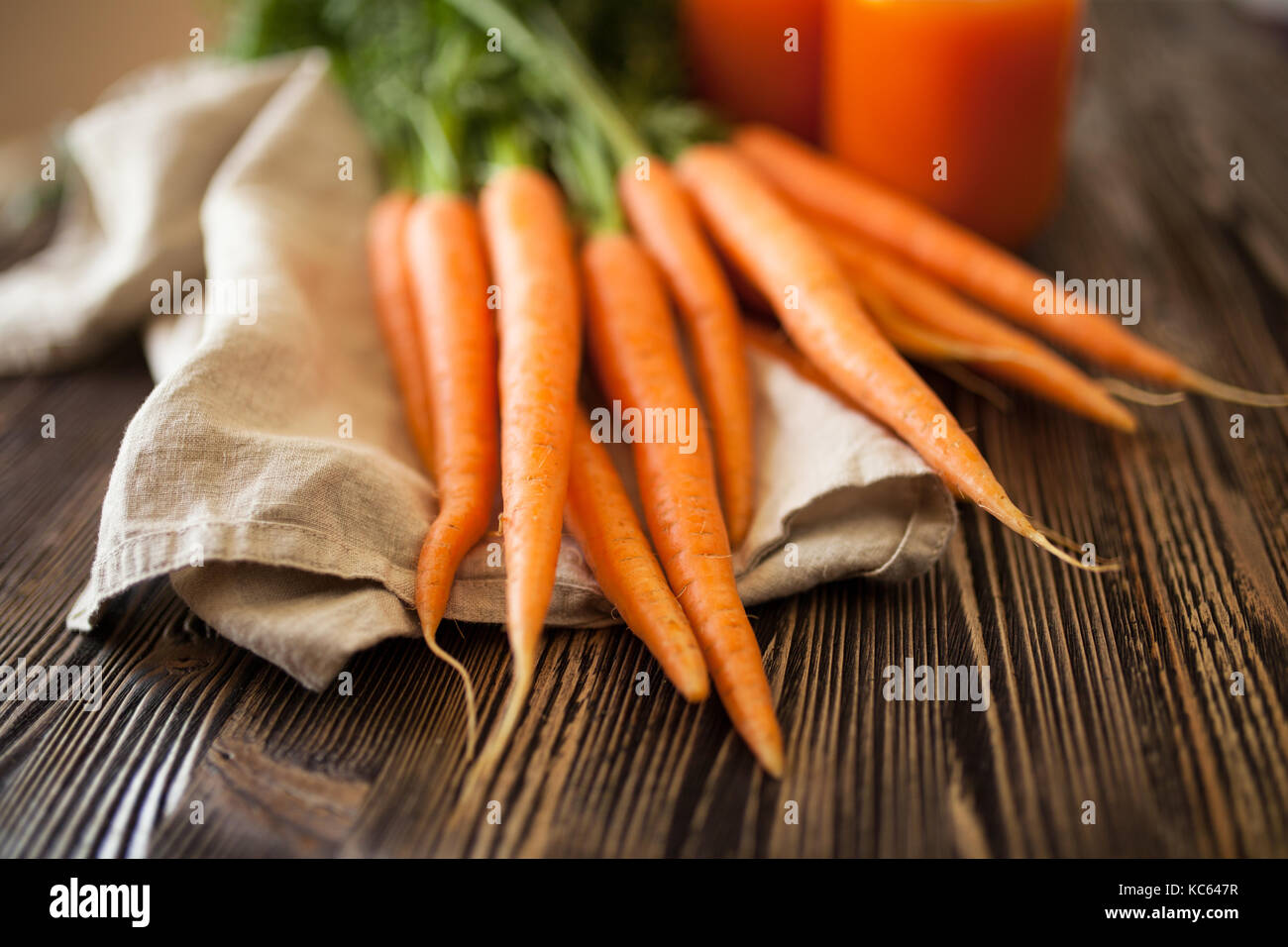 Le jus de carotte bio frais Banque D'Images