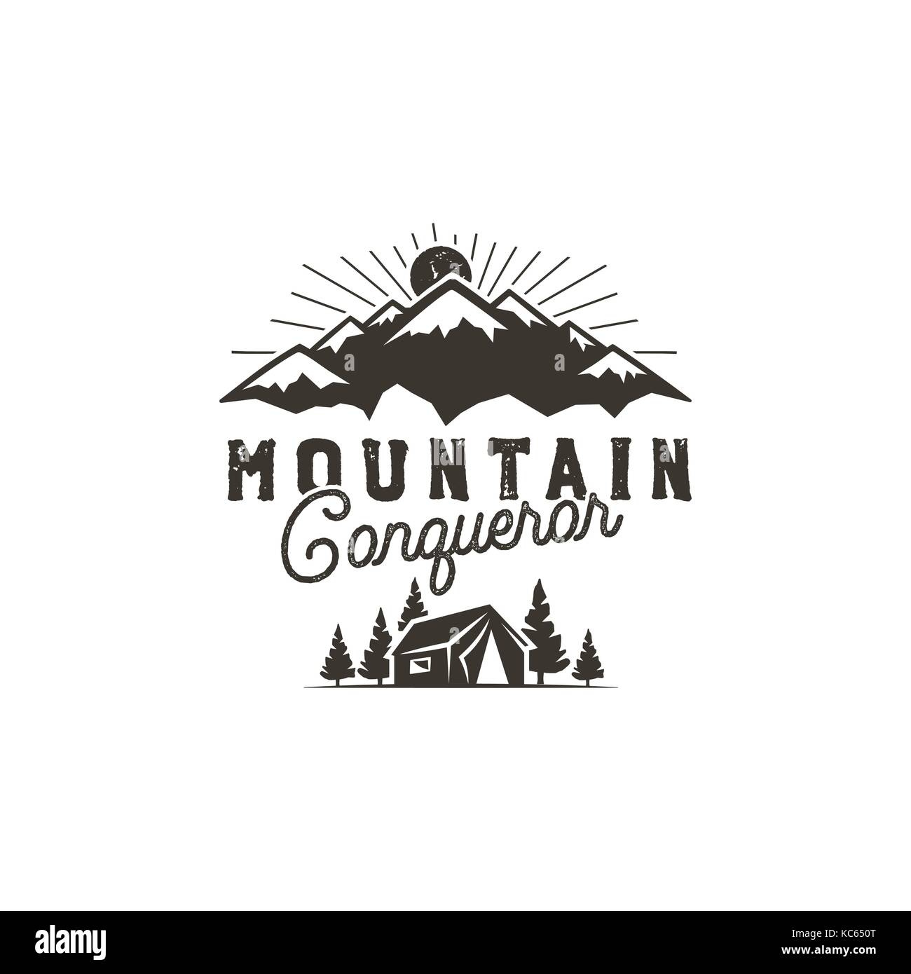 Voyager, une insigne. scout camp emblème. vintage hand drawn design monochrome. mountain conquérant stock quote. vector illustration, insignes, rustique patch. isolé sur fond blanc Illustration de Vecteur