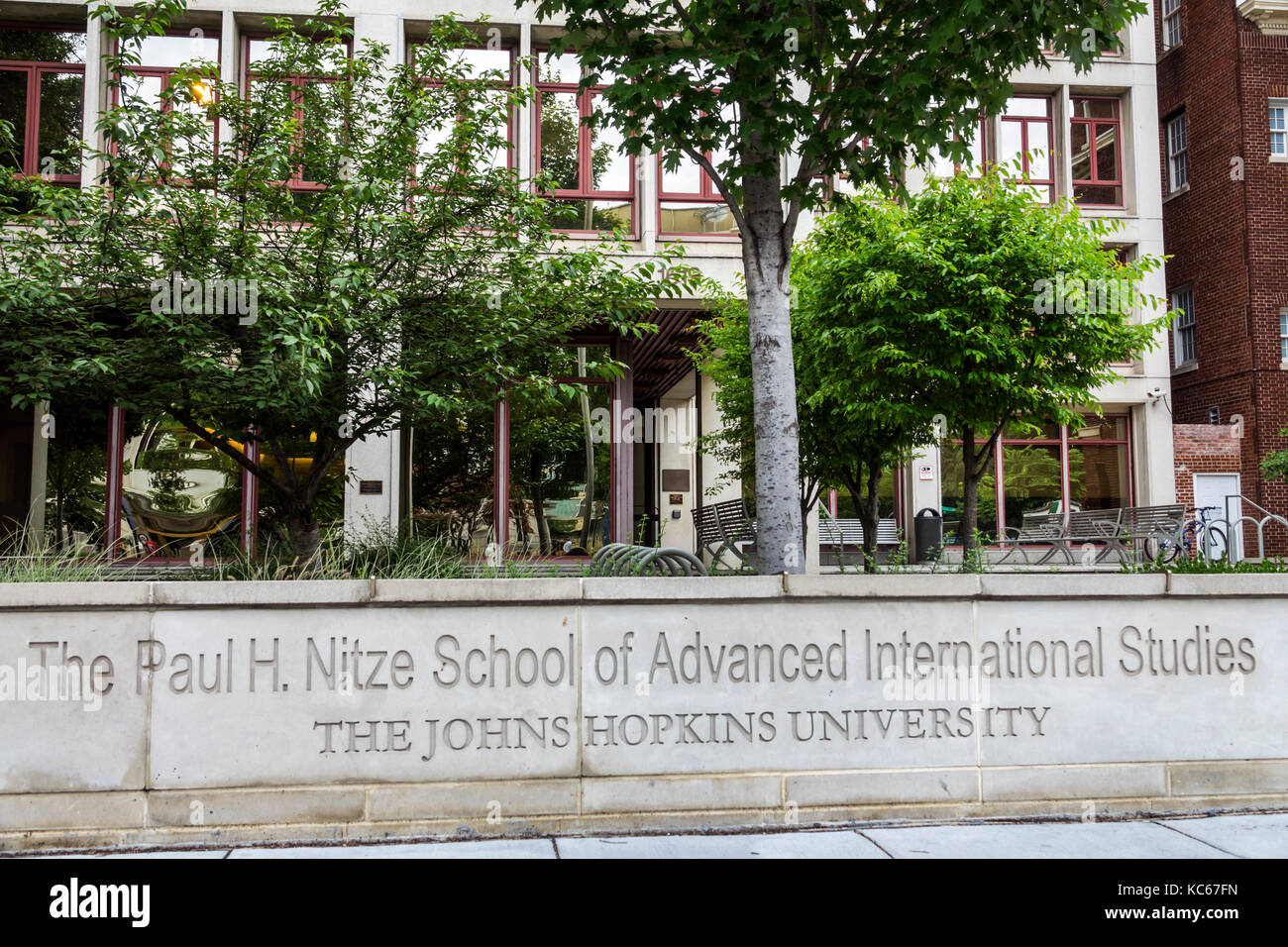 Washington DC, Massachusetts Avenue, Université Johns Hopkins, École des études internationales avancées, DC170527101 Banque D'Images