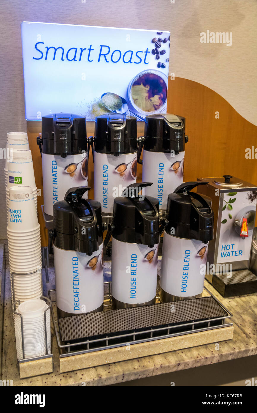 Maryland, Silver Spring, Holiday Inn Express, lobby, café, thermos, tasses, décaféiné, self-service, MD170523002 Banque D'Images