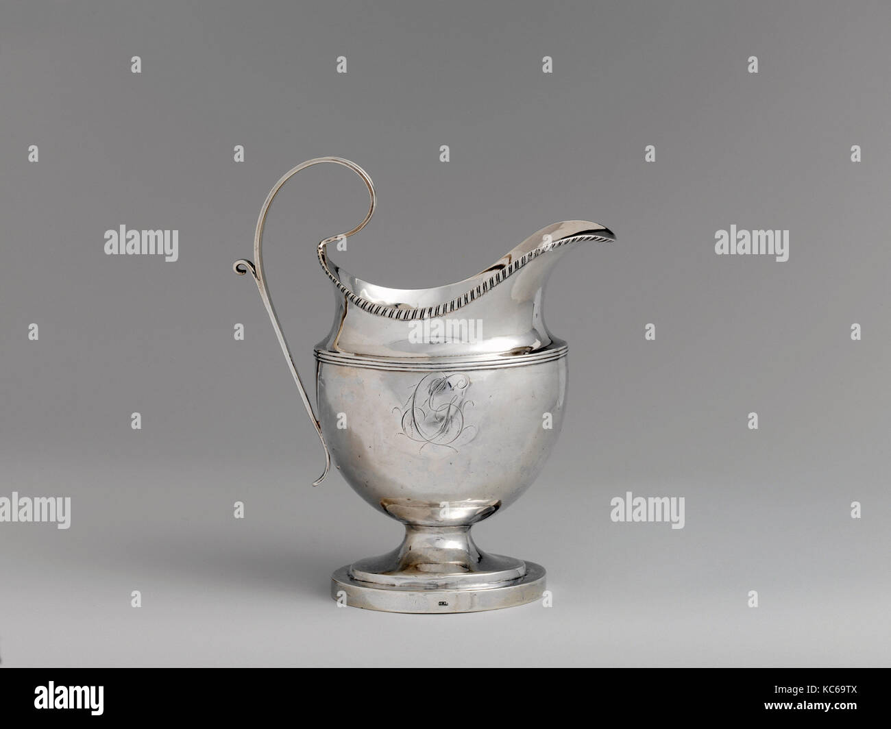 Creamer, ca. 1810, American, argent, Total : 6 x 5 5/16 11/16 in. (16 x 14,4 cm) ; 6 oz. 5 tpl. (194,9 g), de l'argent Banque D'Images