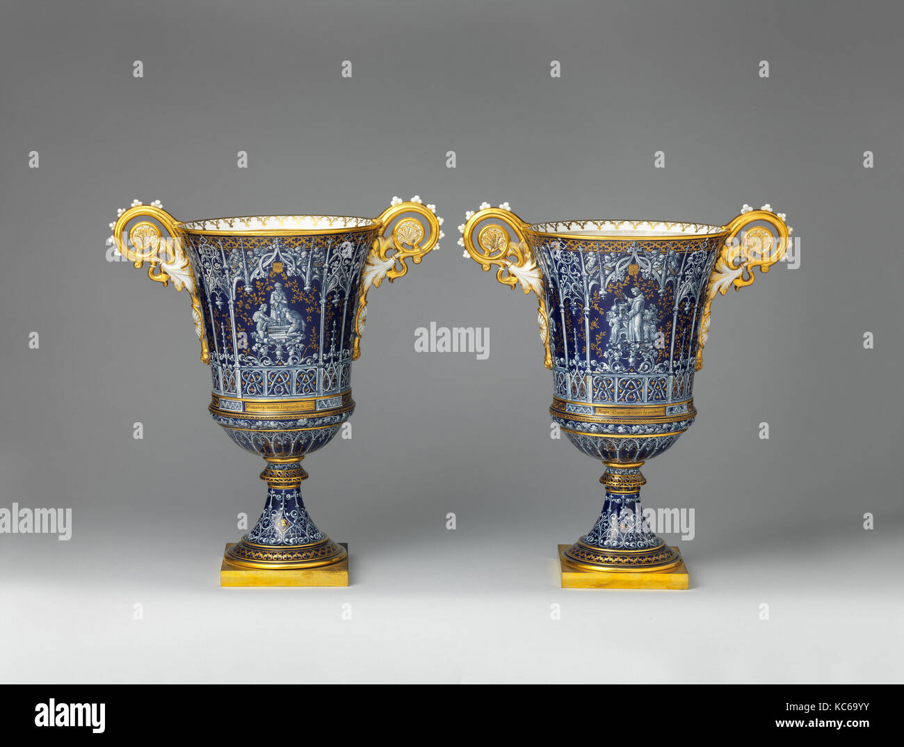 Vase Vase (Fragonard) gothique (l'un d'une paire), fabriqué en 1832, décoré 1844 Banque D'Images