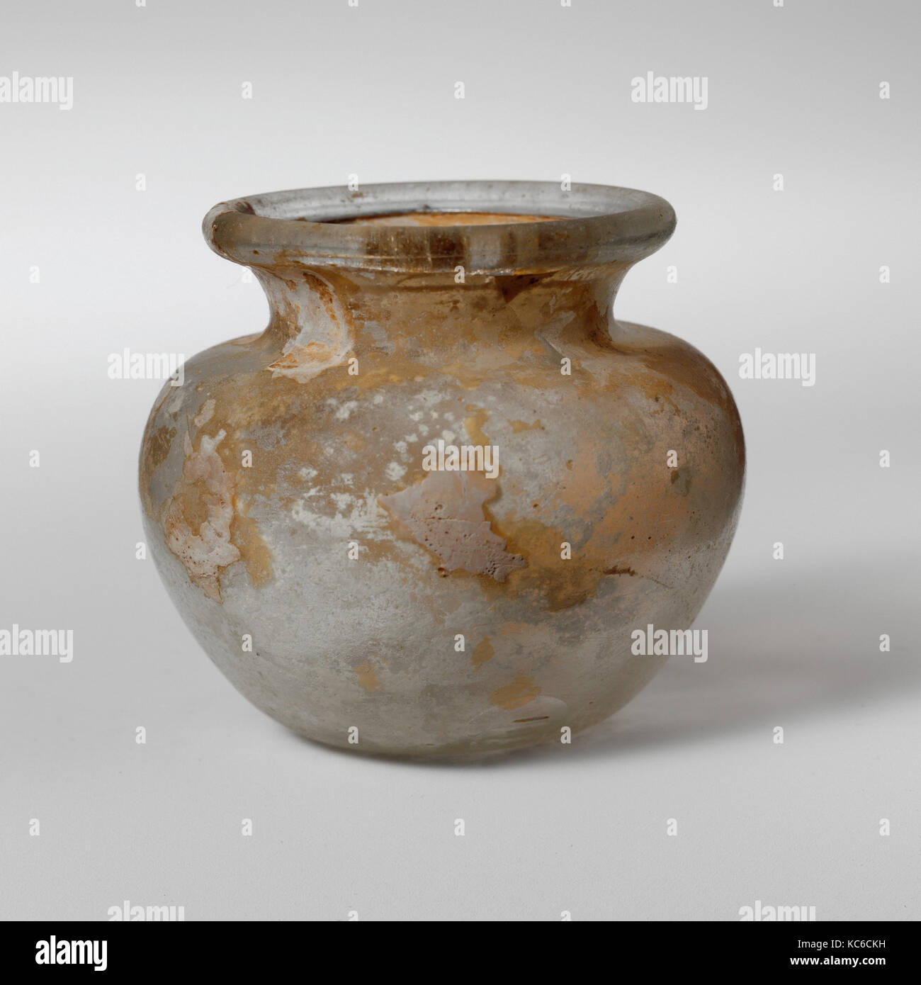 Miniature en verre bocal, milieu ou à la fin de l'Impériale, 2e-3e siècle de notre ère, le verre soufflé, Romain ;, 1 5/8 in. (4,1 cm), verre, incolore Banque D'Images