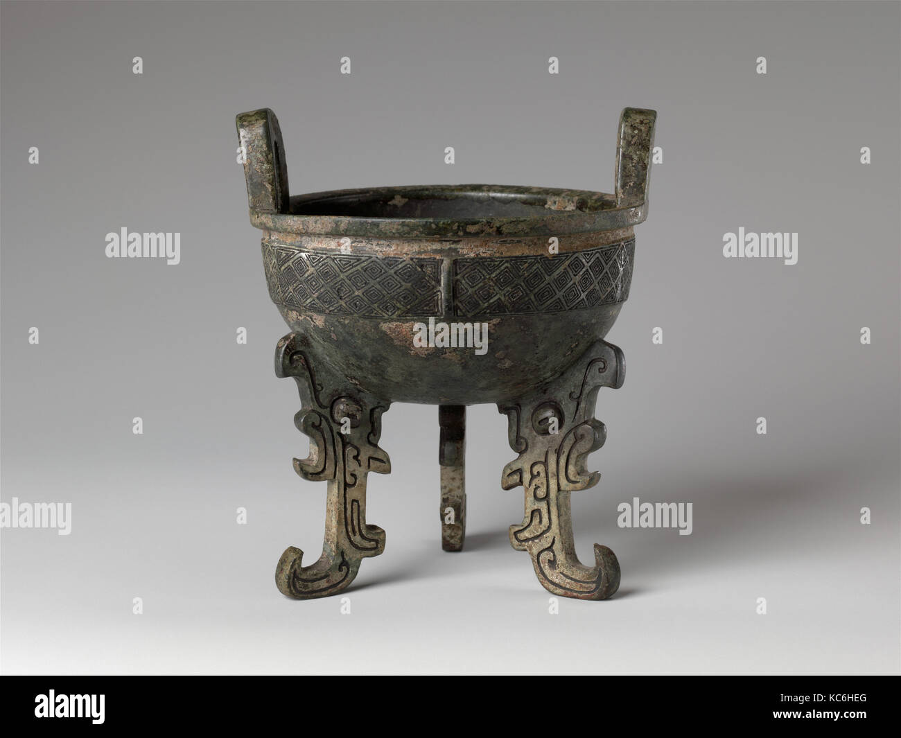 青銅鼎 商, chaudron tripode (Ding), dynastie Shang (ca. De 1600 à 1046 avant J.-C.), 11e siècle avant J.-C., la Chine, bronze incrusté de pigment noir Banque D'Images