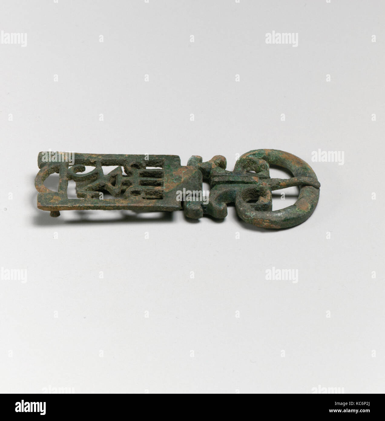 Buckle, Bronze, Autres : 2 7/8 in. (7,3 cm), bronzes Banque D'Images