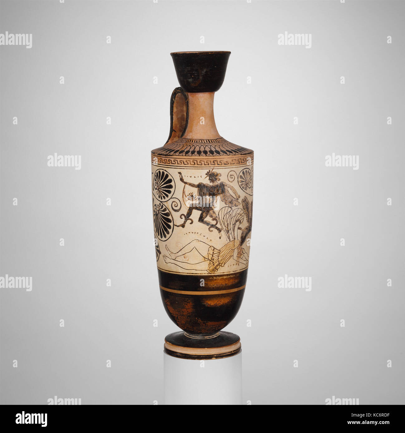 Lekythos en terre cuite (ballon d'huile), archaïque, ca. 500 avant J.-C., le grec, Grenier, Terre cuite ; noir-blanc, figure-masse, 9 5/8". (24.5cm Banque D'Images