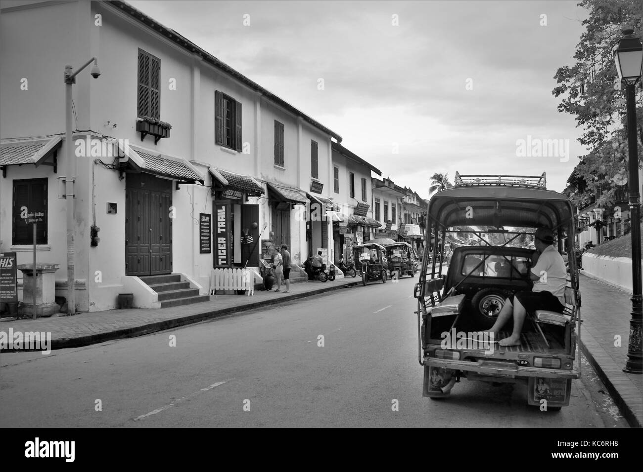 La rue principale de Luang Prabang, Laos Banque D'Images