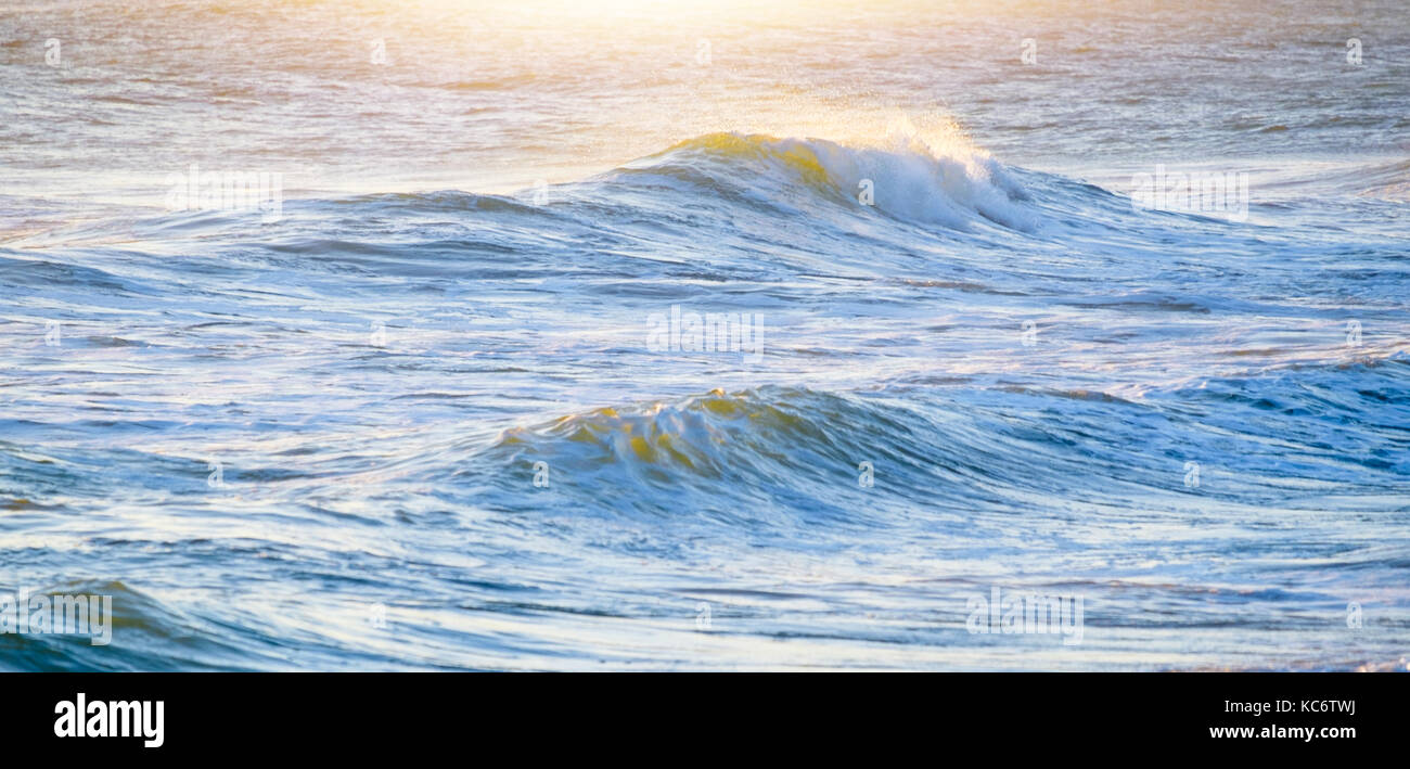 Usa, Florida, Miami, les vagues s'éclabousser dans l'océan Atlantique Banque D'Images
