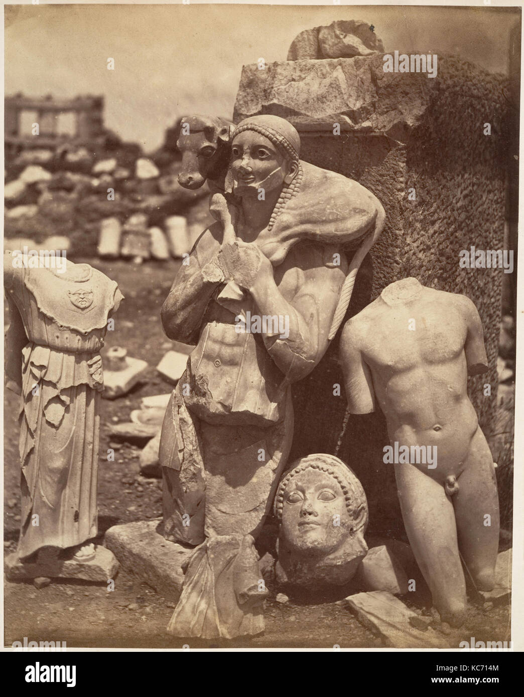 Le Calf-Bearer et le garçon Kritios peu après exhumation sur l'Acropole ; danseuse du temple de Bacchus, Inconnu Banque D'Images