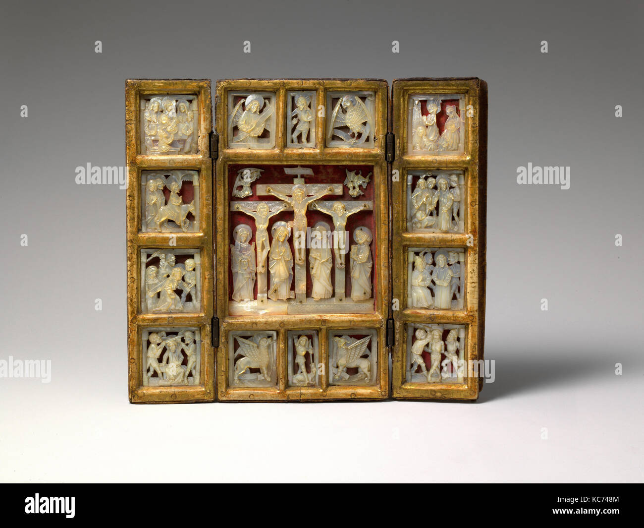 Triptyque de la Passion du Christ, ca. 1475-85, l'allemand, de nacre, de bois doré, la sauvegarde de la soie, et estampé Banque D'Images