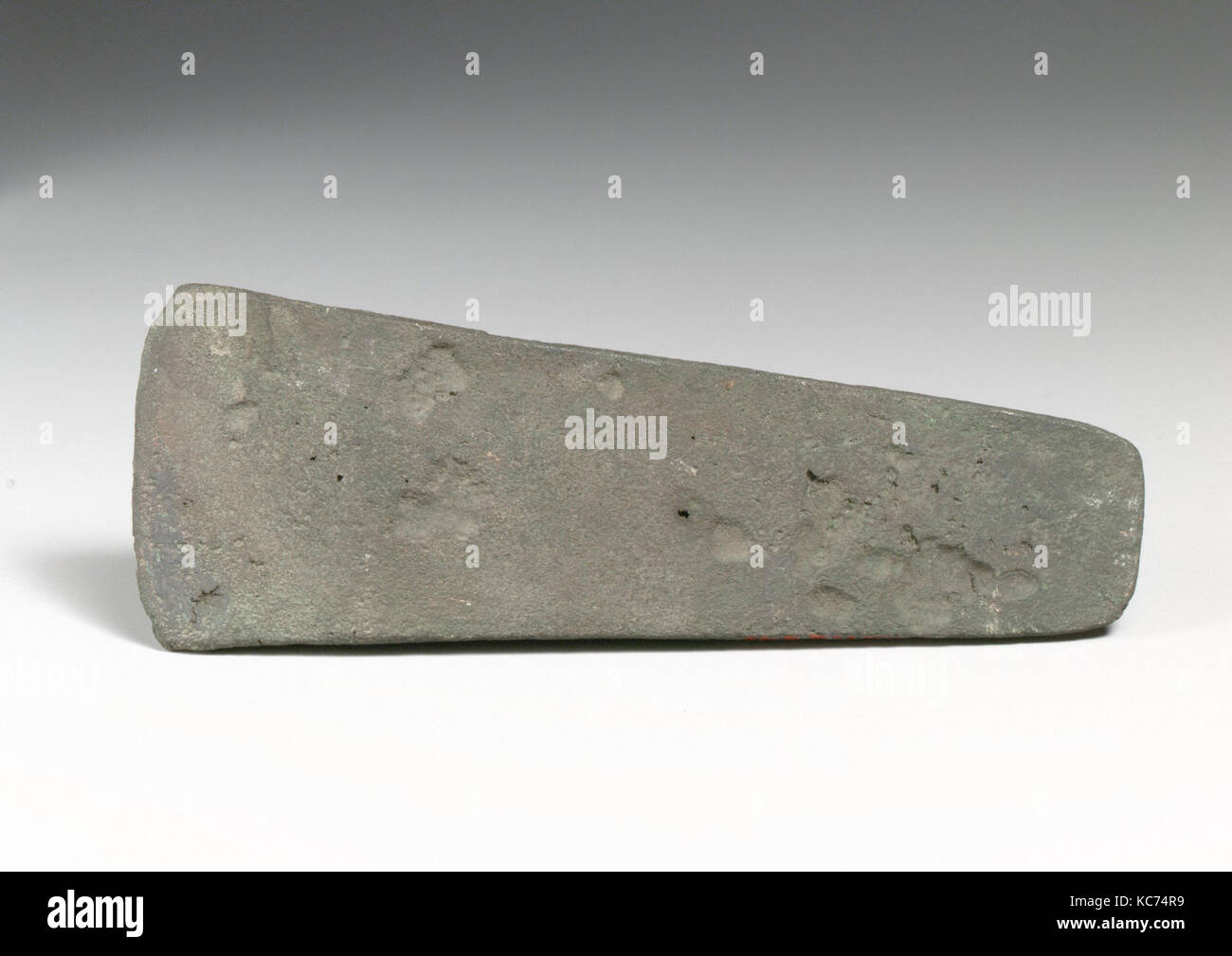 Axhead, début de l'âge du Bronze, ca. 3200-2000 av. J.-C., chypriote, Bronze, Autres : 4 13/16dans. (12.2cm), bronzes Banque D'Images