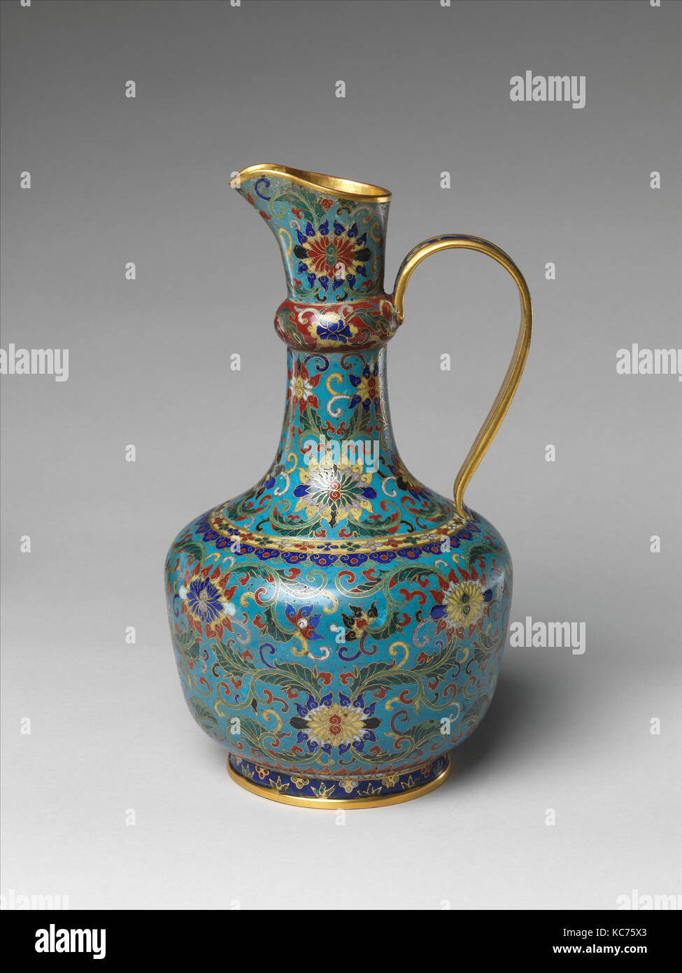 Ewer, dynastie Qing (1644-1911), 18e siècle, la Chine, l'émail cloisonné, H. 12. (30,5 cm), le cloisonné Banque D'Images