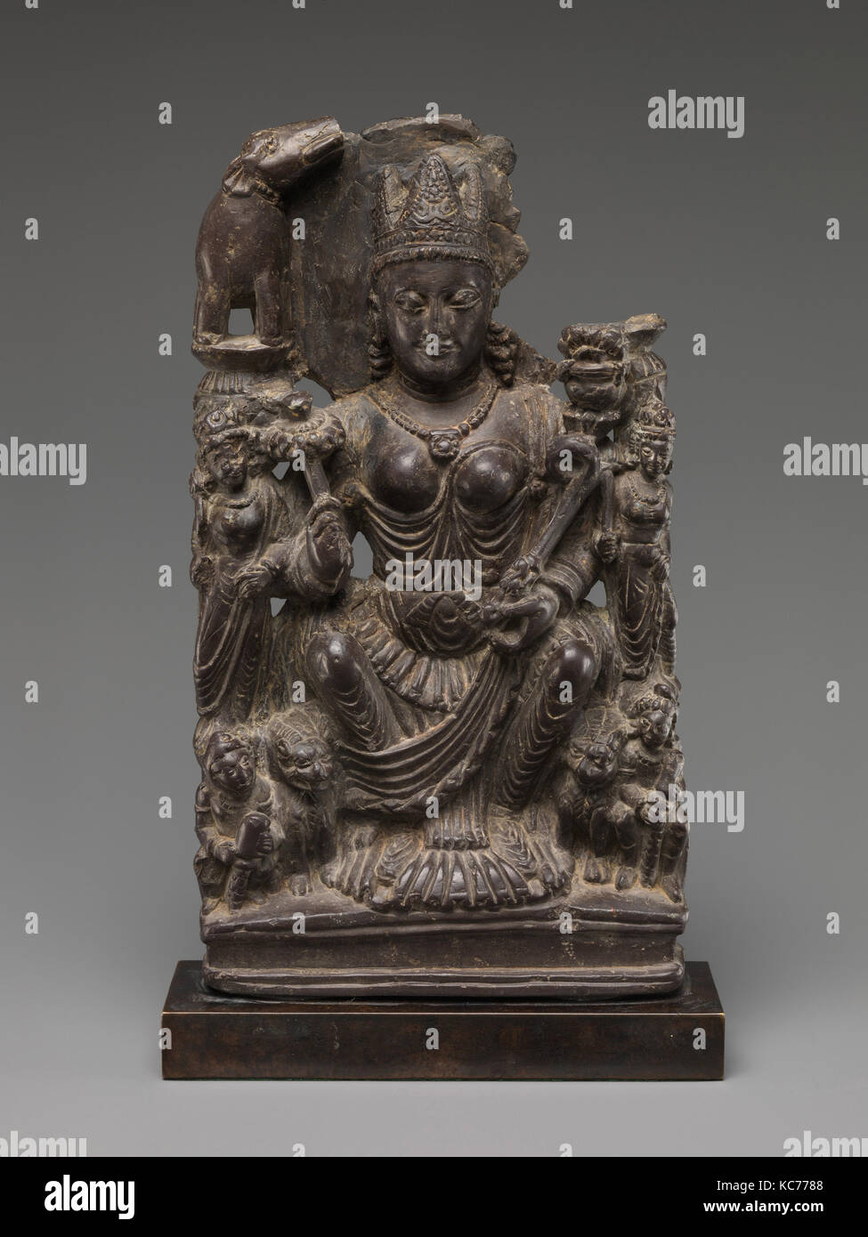 Gaja Lakshmi, déesse de la Fortune, 6e siècle, l'Inde (Jammu-et-Cachemire, ancien royaume du Cachemire), Pierre, H. 9 7 /8 po. (25.1 Banque D'Images