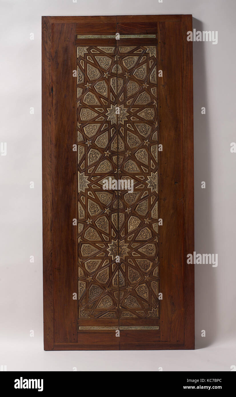 Paire de portes Minbar, ca. 1325-30, attribué à l'Égypte, Le Caire, le bois (bois et mulberry) ; sculpté, incrusté d'ivoire sculpté Banque D'Images
