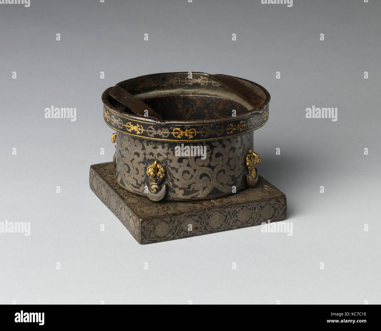 Base à partir d'une purification Brazier, 15e-17e siècle Banque D'Images