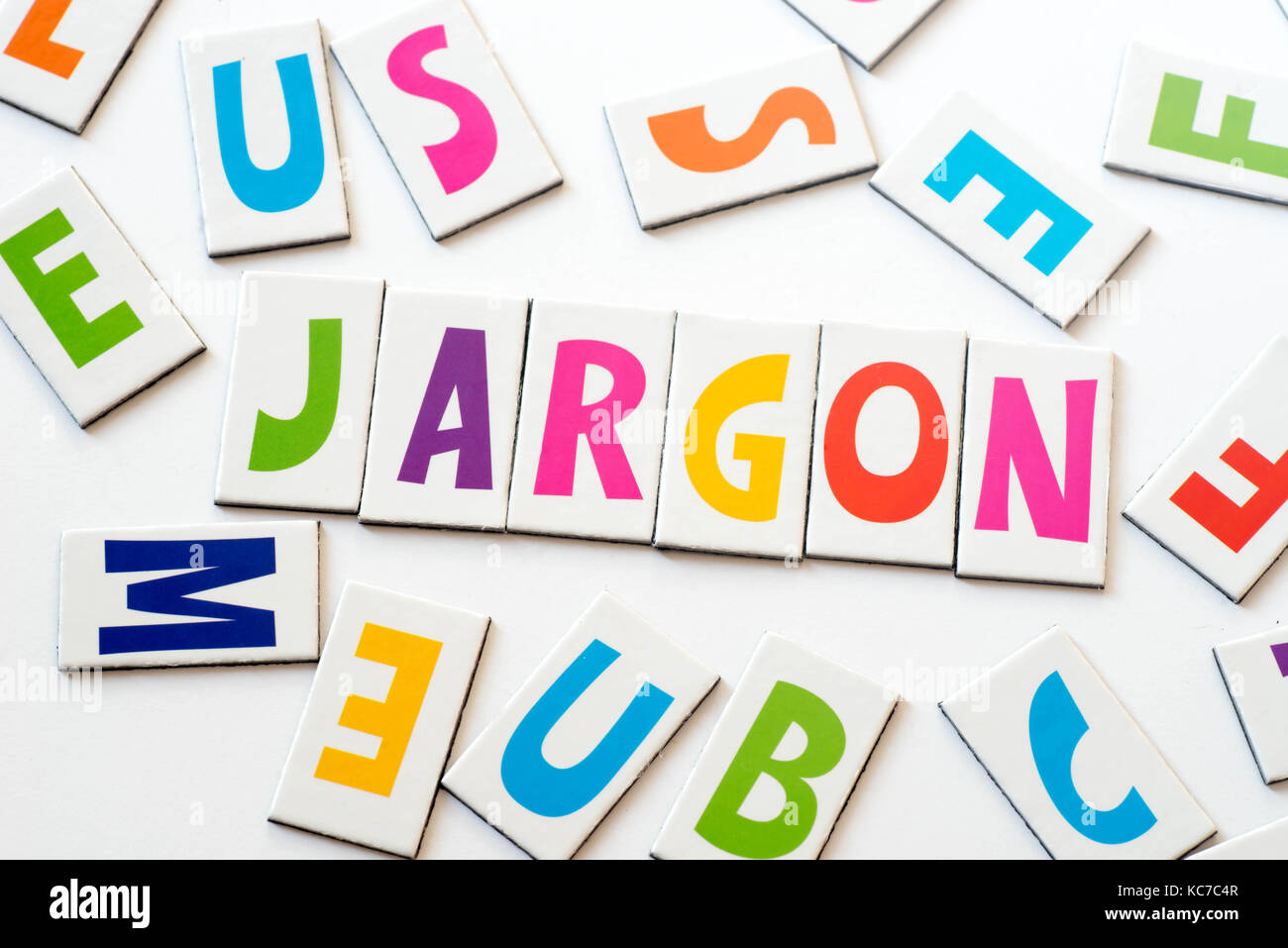 Mot de jargon lettres colorées sur fond blanc Banque D'Images