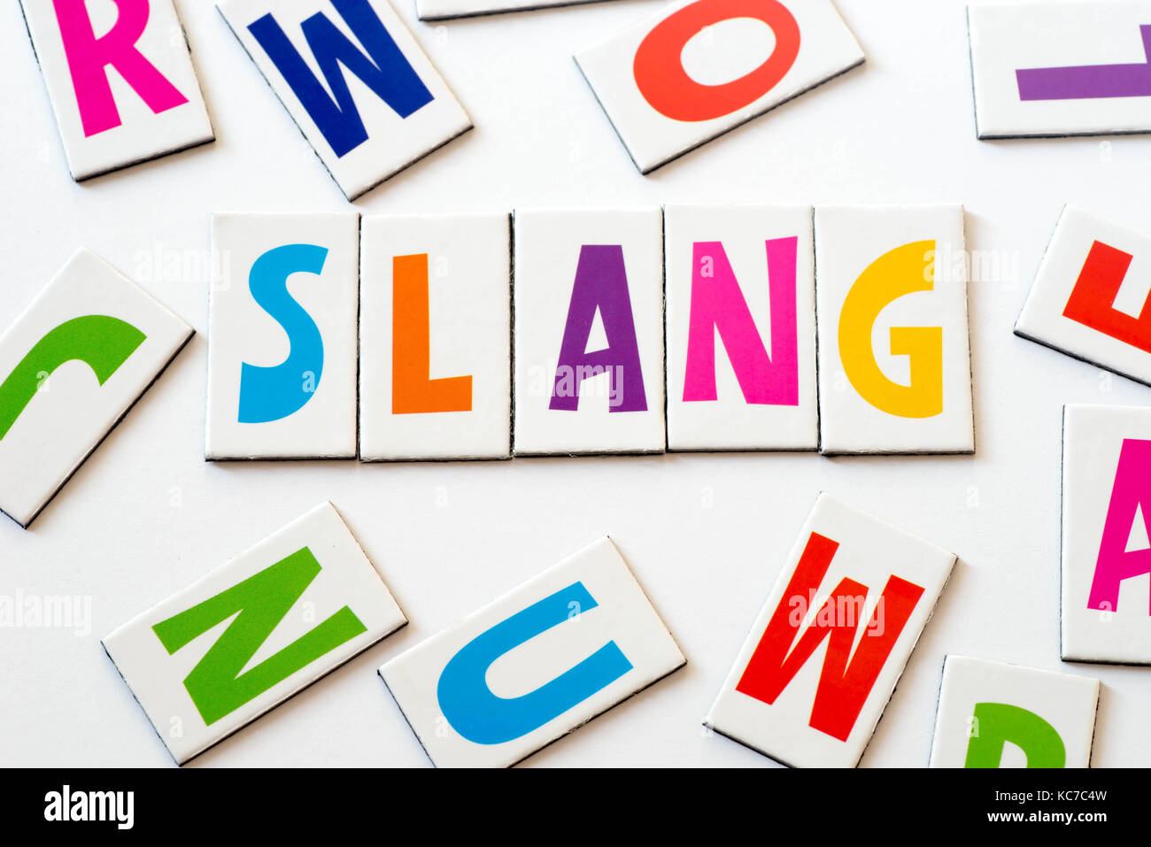 Slang word faites de lettres colorées sur fond blanc Banque D'Images