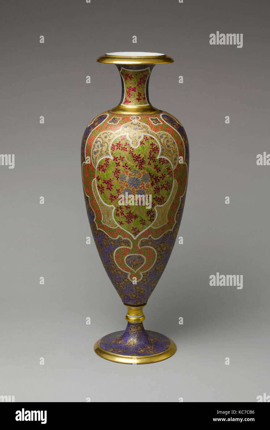Vase, ca. 1889-1900, faite à Boston, Massachusetts, United States, American, Porcelaine, 22 in. (55,9 cm), Céramique, James Banque D'Images