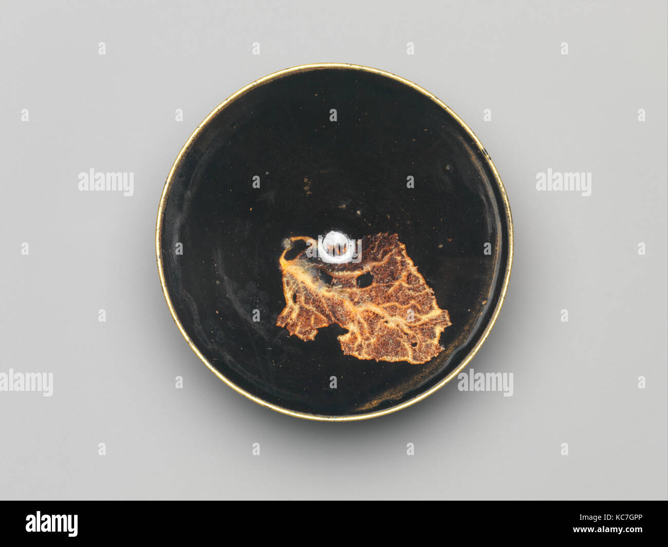 Bol à thé avec décoration de feuilles, dynastie des Song du Sud (1127-1279), 12e-13e siècle, la Chine, Grès à glaçure marron et noir Banque D'Images