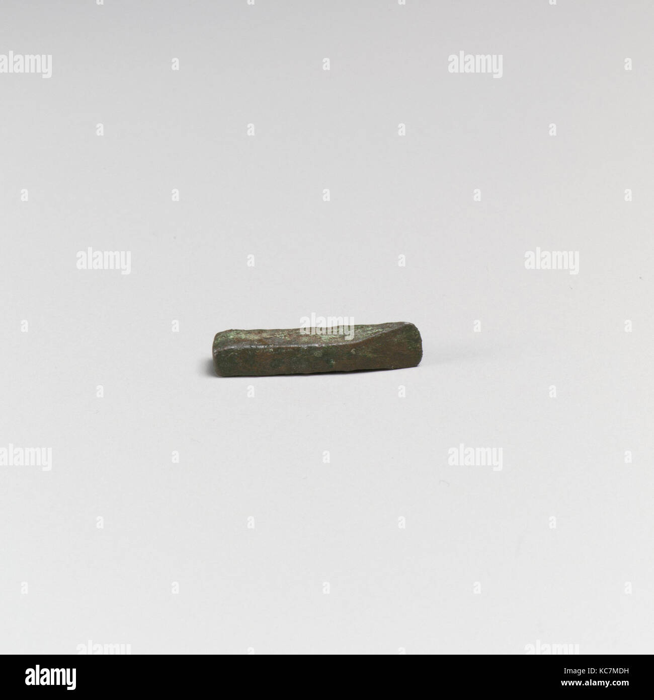 Petit ciseau de bronze, au milieu ou à la fin de l'âge du Bronze, 2e millénaire avant J.-C., Minoan, Bronze, L. 1 1/4 in. (3 cm), bronzes Banque D'Images