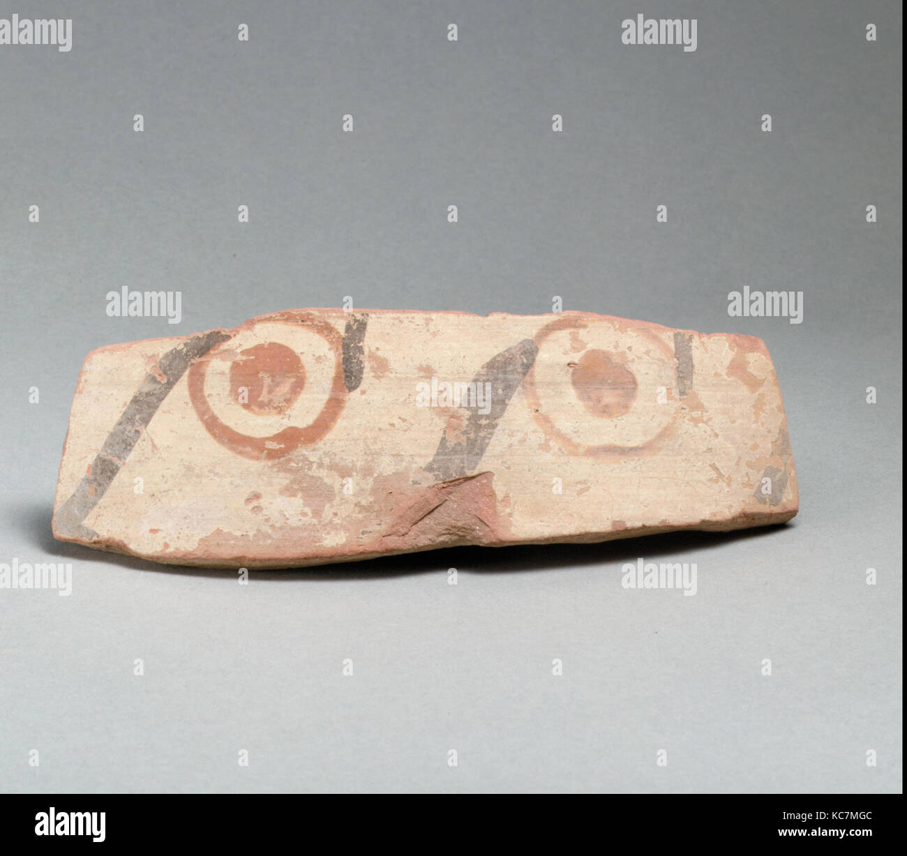 Fragment de vase, de l'Est/grec sardes, en terre cuite, de la Lydie, Total : 2 3/8 x 2 1/16 po. (6 x 5.3cm), des vases Banque D'Images