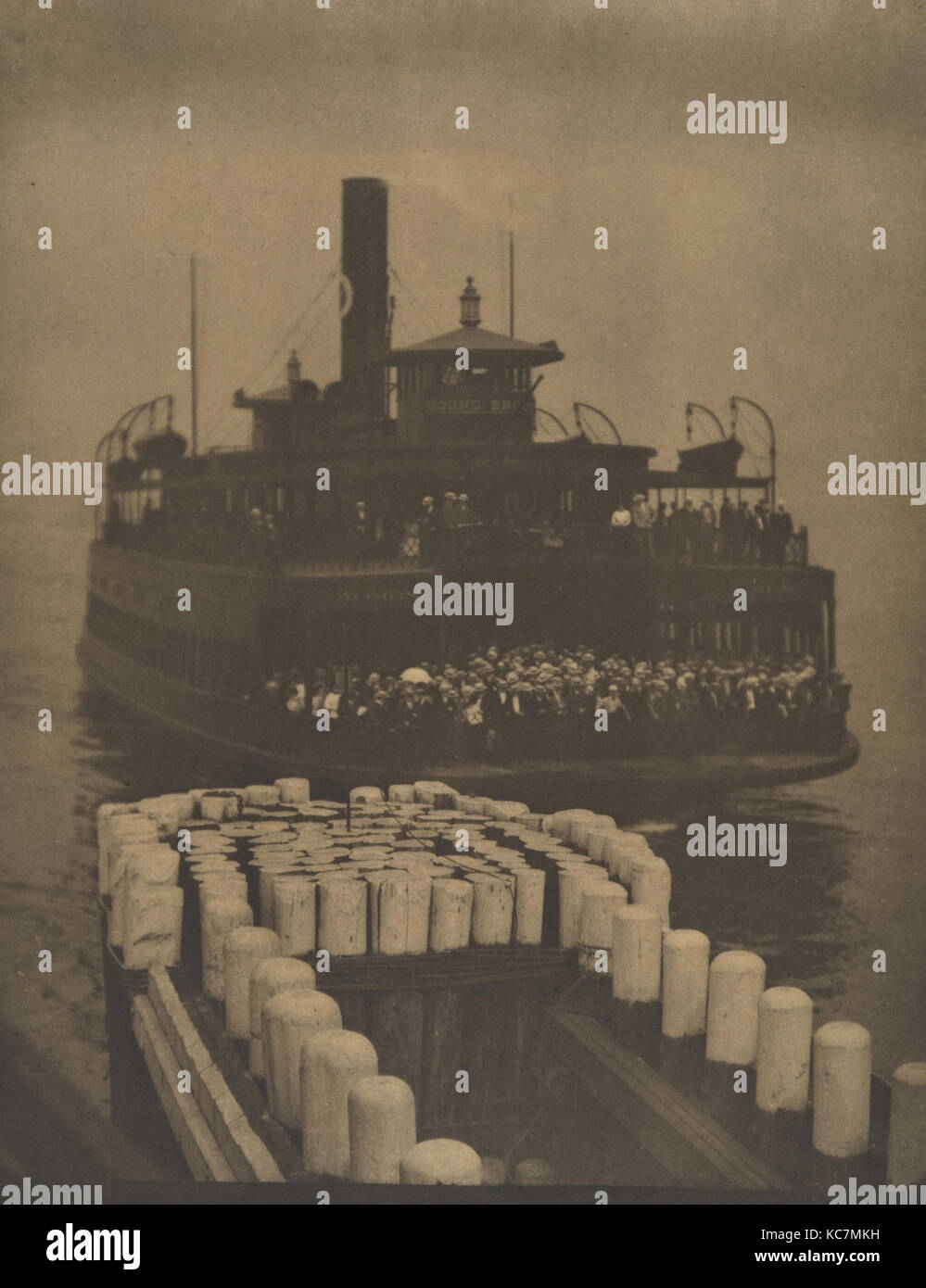 Après les heures de travail - le Ferry Boat, Alfred Stieglitz, 1910, imprimé en 1913 ou avant Banque D'Images