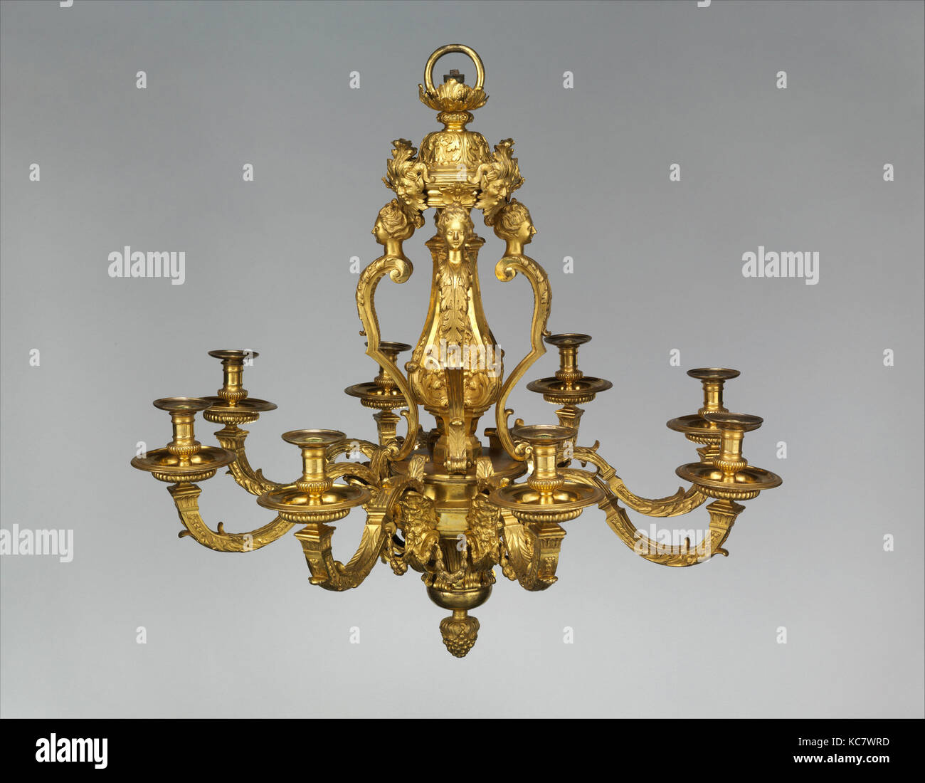 8-lumière lustre, ca. 1710, français, Paris, poursuivi et bronze doré, fer  à repasser, hauteur : 32 3/8 po. (82,2 cm) ;, Metalwork-Bronze Photo Stock  - Alamy