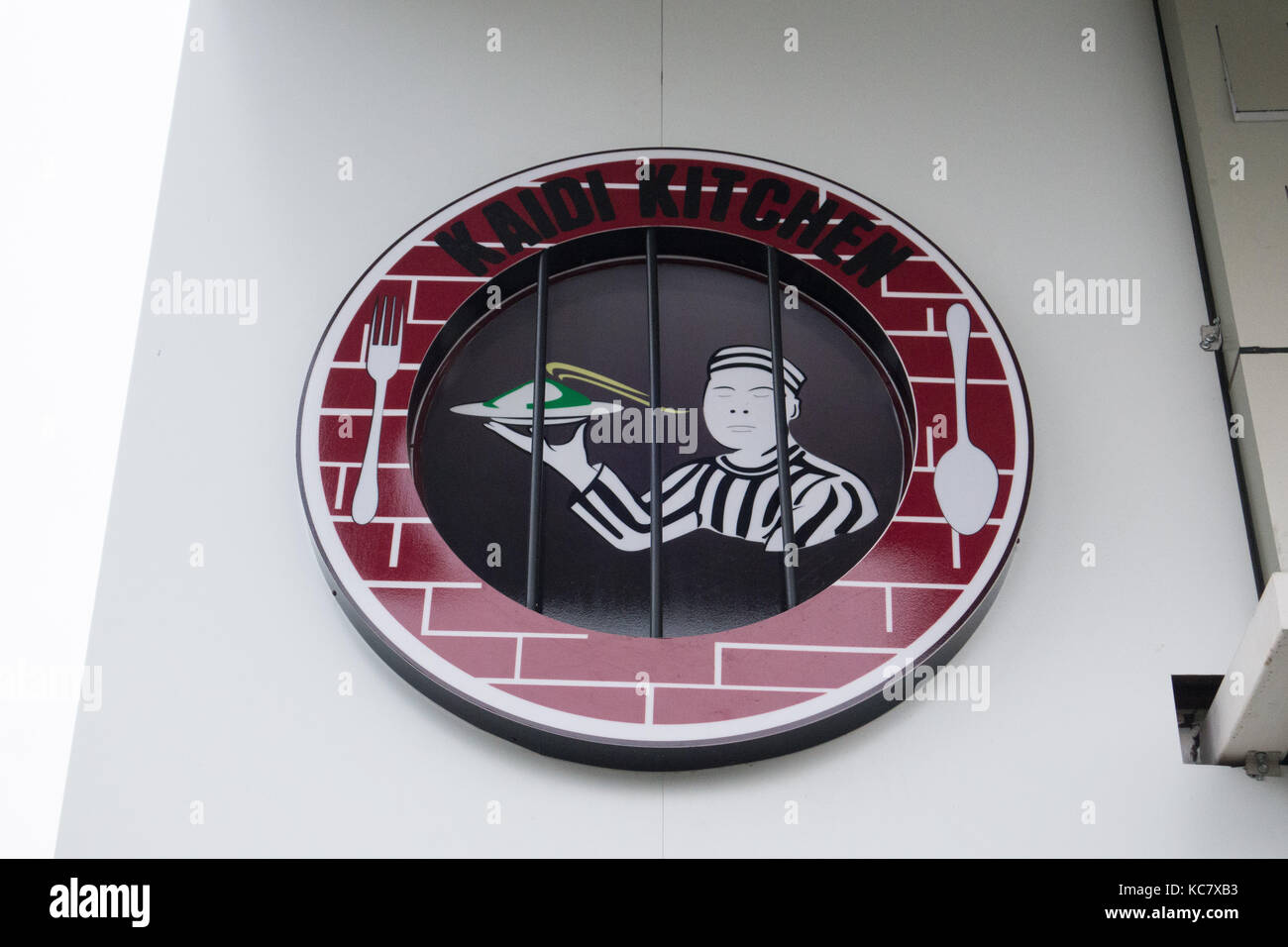 HYDERABAD, INDE-01ER octobre,2017. Logo de nouveau restaurant à thème Kaidi cuisine où watiers sont vêtus comme des prisonniers et les gestionnaires comme Jailier Banque D'Images