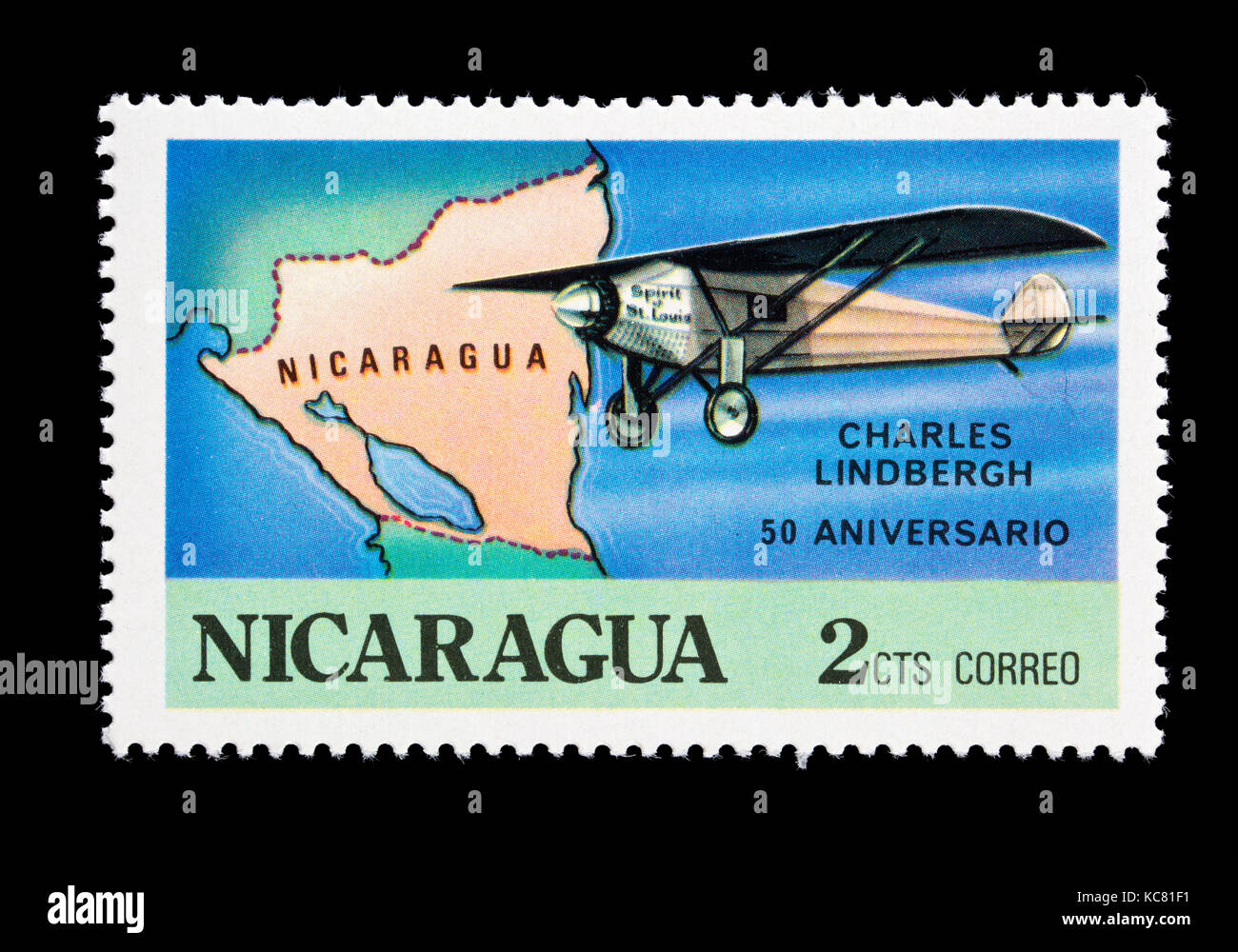 Timbre-poste du Nicaragua illustrant l'Esprit de Saint Louis, carte du Nicaragua, 50e anniversaire de traversée transatlantique de Charles A. Lindbergh Banque D'Images