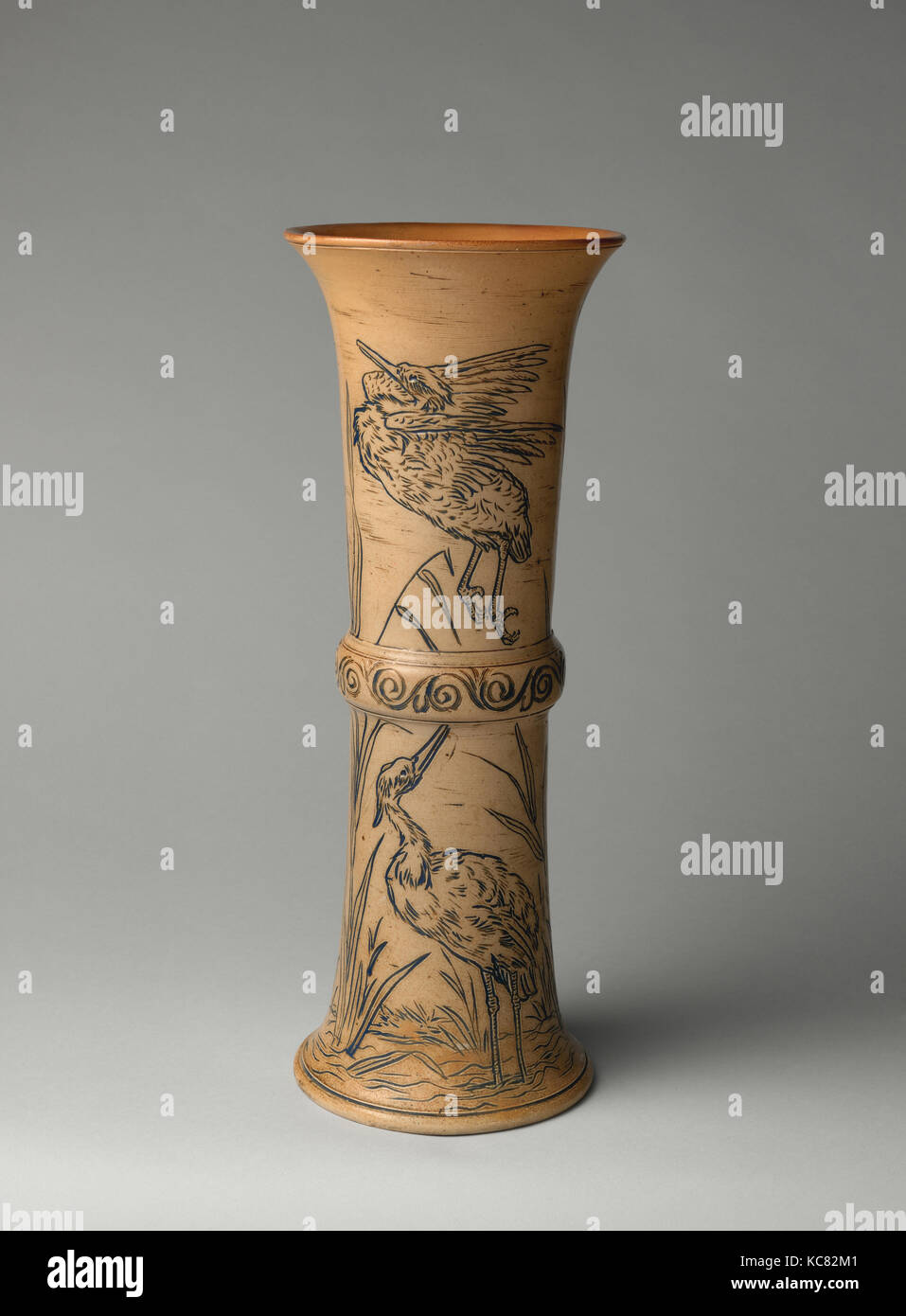 Vase gobelet, 1874, British, Lambeth, London, Grès, dans l'ensemble (confirmé) : 7/16 18 × 6 3/4 in. (46,8 × 17,1 cm), Céramique Banque D'Images