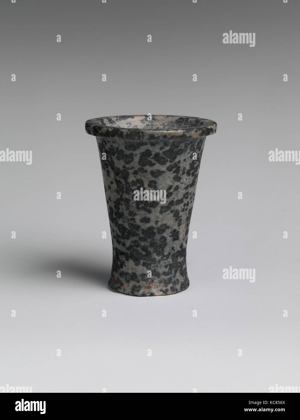 Toilettes vase, nouveau royaume, Dynasty 18, début, ca. 1550-1458 av. J.-C., de l'Egypte, la Haute Égypte, Thèbes, Asasif, Cour CC 41, Pit 3 Banque D'Images