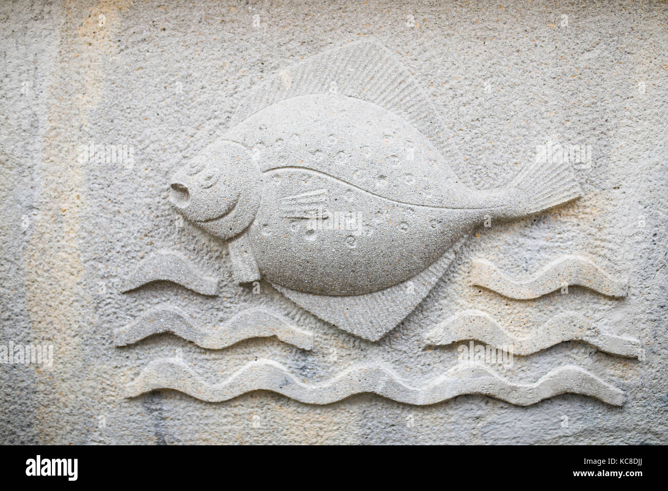 Ornements, moulures, gargouille, bas reliefs dans un grès, granit, béton. détails de sculpture à Gdansk (Dantzig). Rue Mariacka (Mariengasse) un Banque D'Images