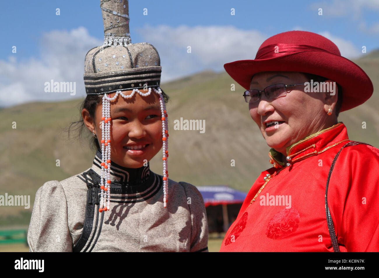 KHARKHORIN, MONGOLIE, 9 juillet 2013 : les femmes dans les robes traditionnelles pendant le festival naadam midsummer.Naadam est inscrit sur la liste représentative de Banque D'Images