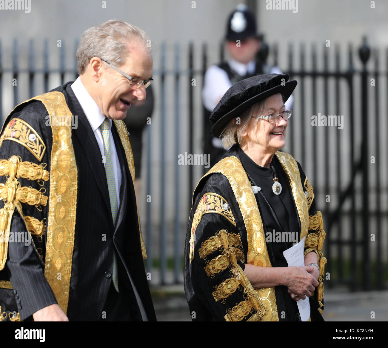 Pic : montre dame Hale épée en tant que premier chef de la Cour suprême de justice. De gauche à droite, rangée avant - Lord Mance, Lady Hale, Pic par Gavin Rodgers/Pixel 80 Banque D'Images