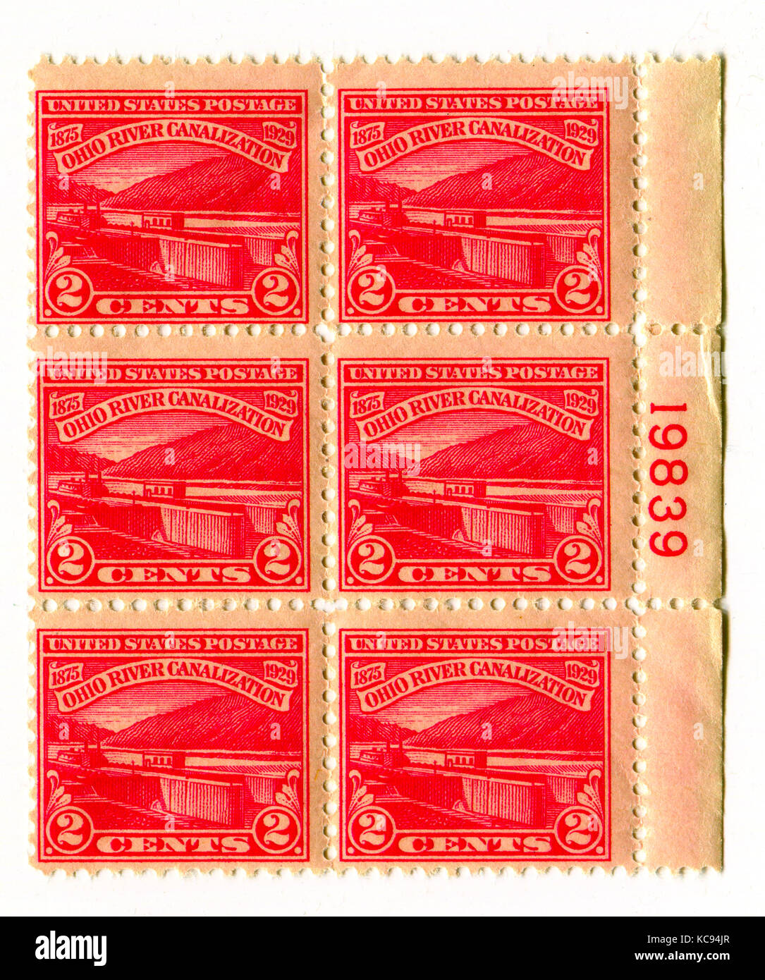 Gomel, Bélarus, 21 mars 2017, le timbre imprimé aux États-Unis montre image de la canalisation de la rivière Ohio, vers 1929. Banque D'Images