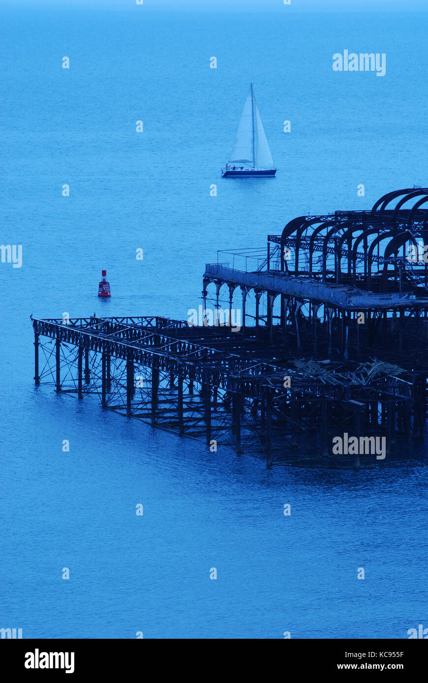 Image abstraite de l'abandon de la ferronnerie rouille West Pier de Brighton, UK Banque D'Images