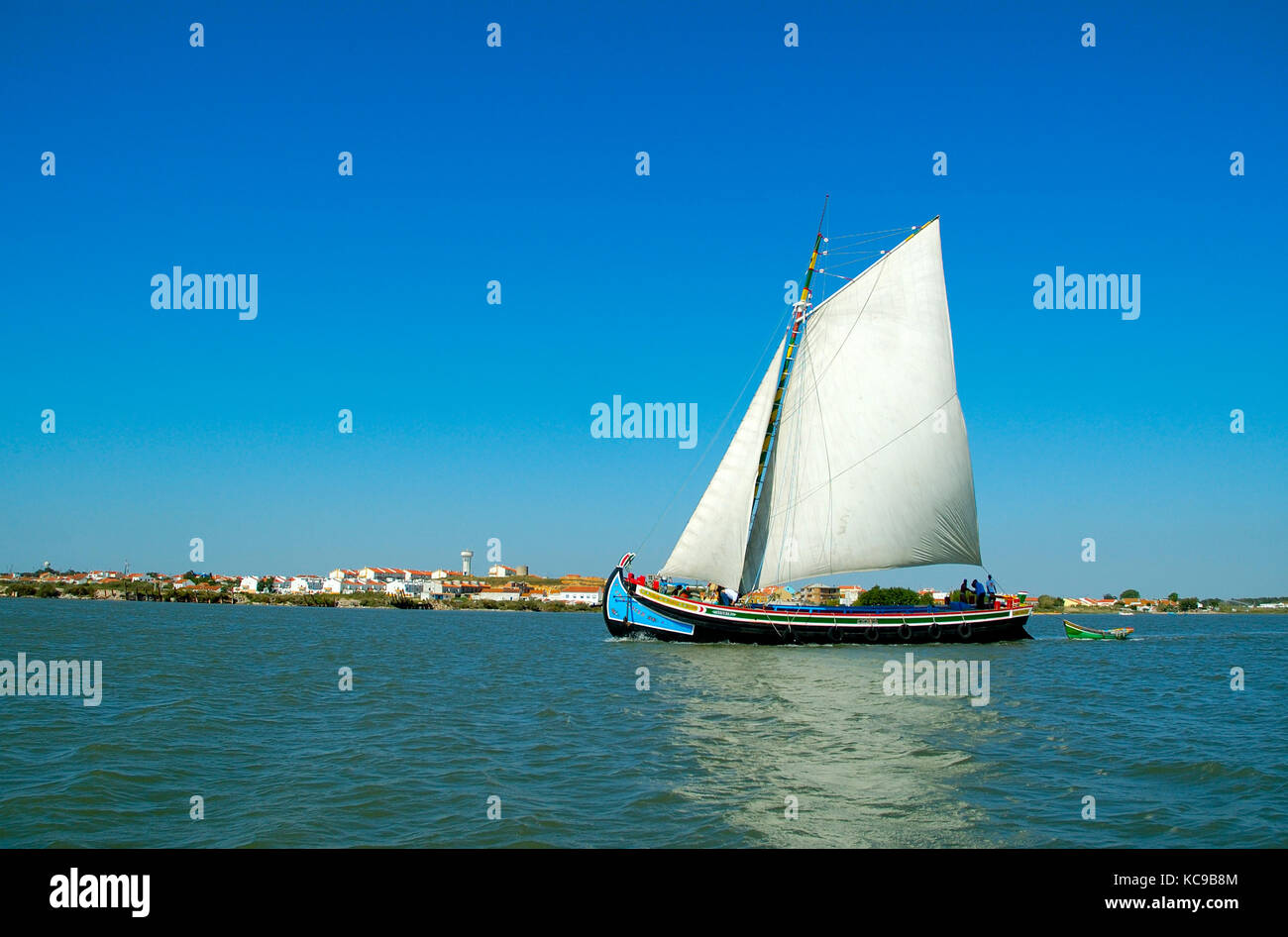 Bateau traditionnel dans le Tage. Portugal Banque D'Images