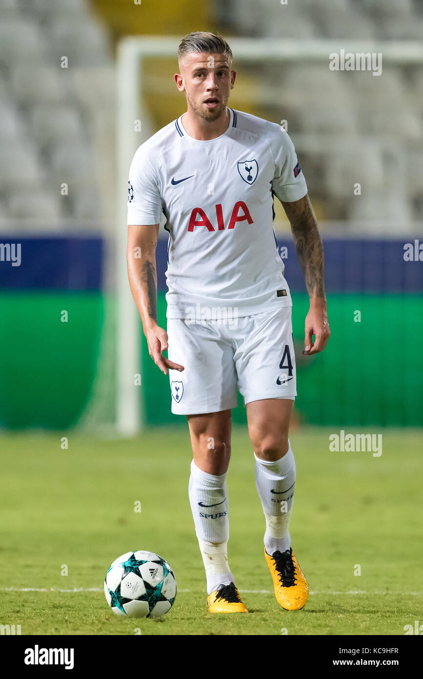 Nicosie, Chypre - Semptember 26, 2017 : Le joueur de Tottenham Toby Alderweireld en action lors de la Ligue des Champions contre l'APOEL Nicosie entre jeu Tottenh Banque D'Images