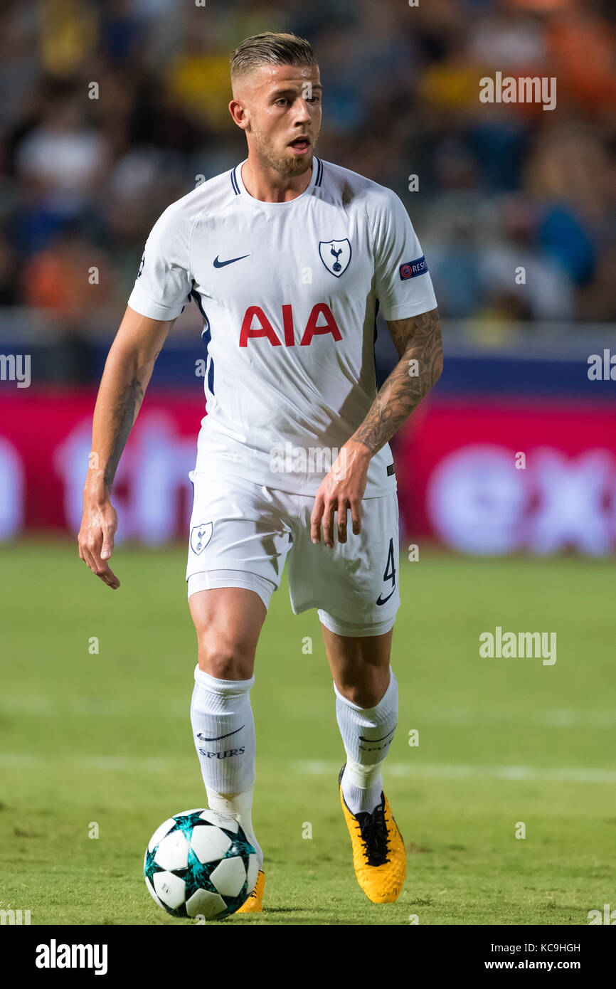 Nicosie, Chypre - Semptember 26, 2017 : Le joueur de Tottenham Toby Alderweireld en action lors de la Ligue des Champions contre l'APOEL Nicosie entre jeu Tottenh Banque D'Images