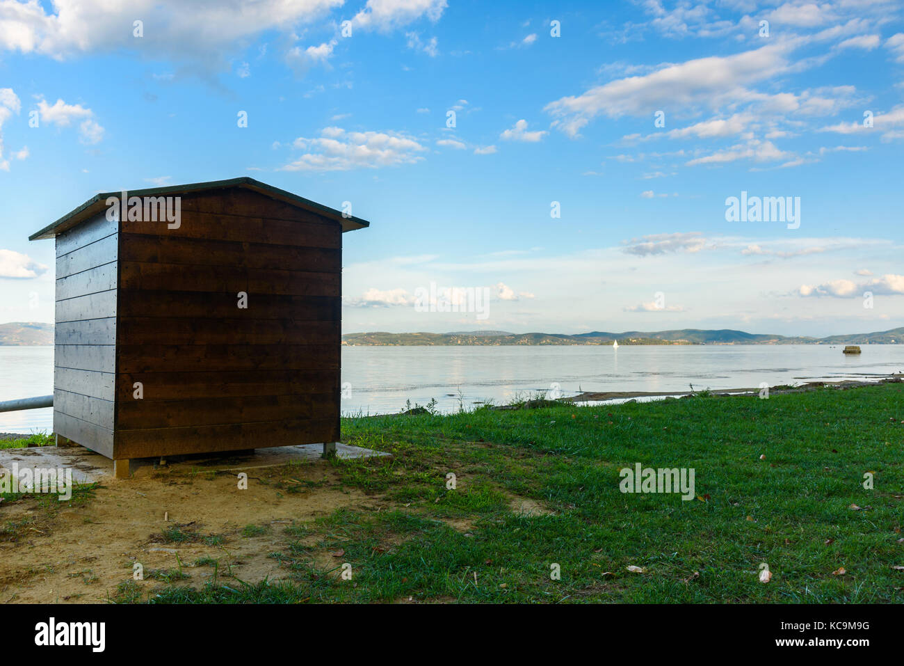 Vue panoramique sur le lac Trasimène, Ombrie, Italie à partir de la ville de Castiglione del Lago Banque D'Images