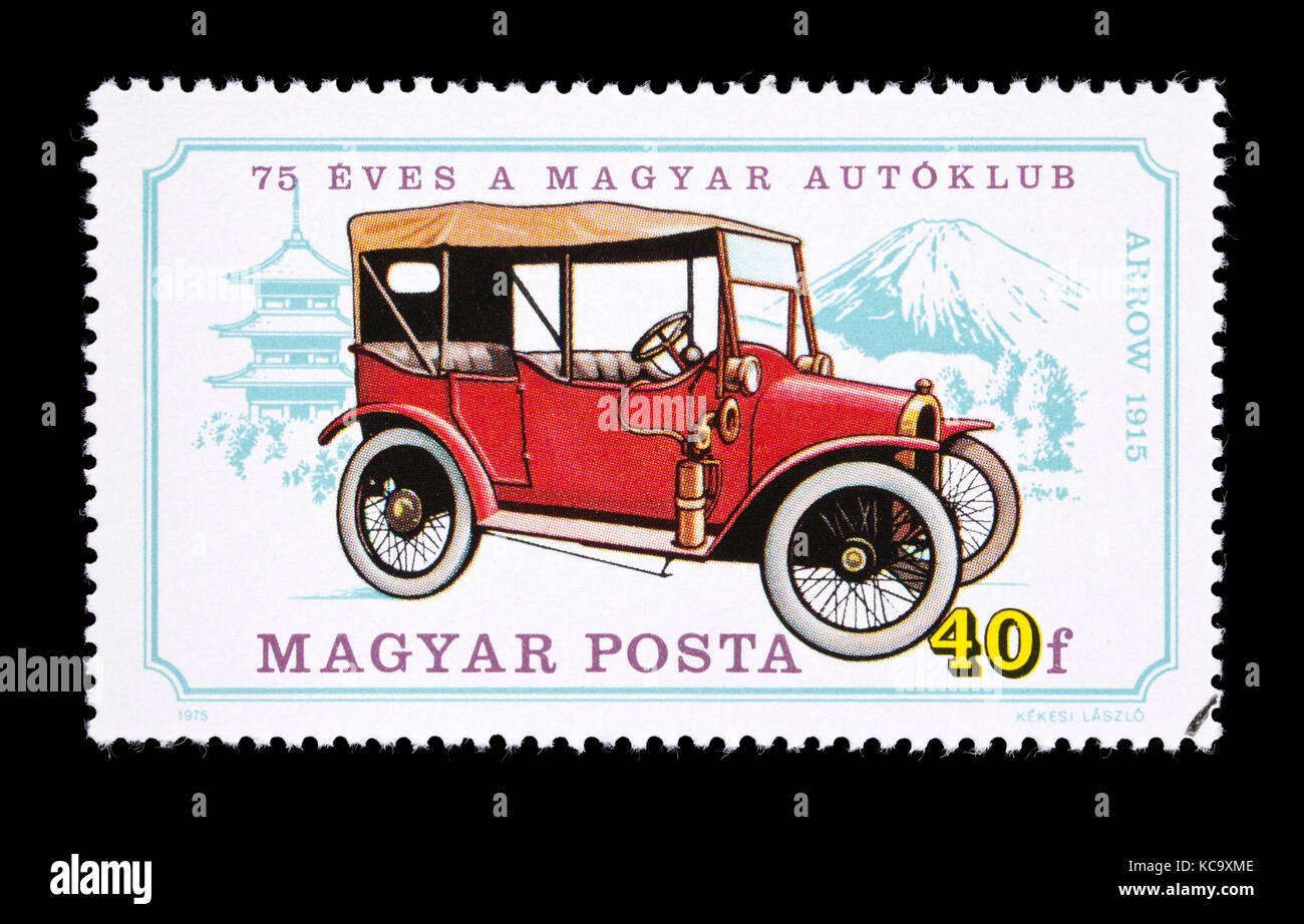 Timbre-poste de Hongrie représentant une flèche 1915 voiture classique. Banque D'Images
