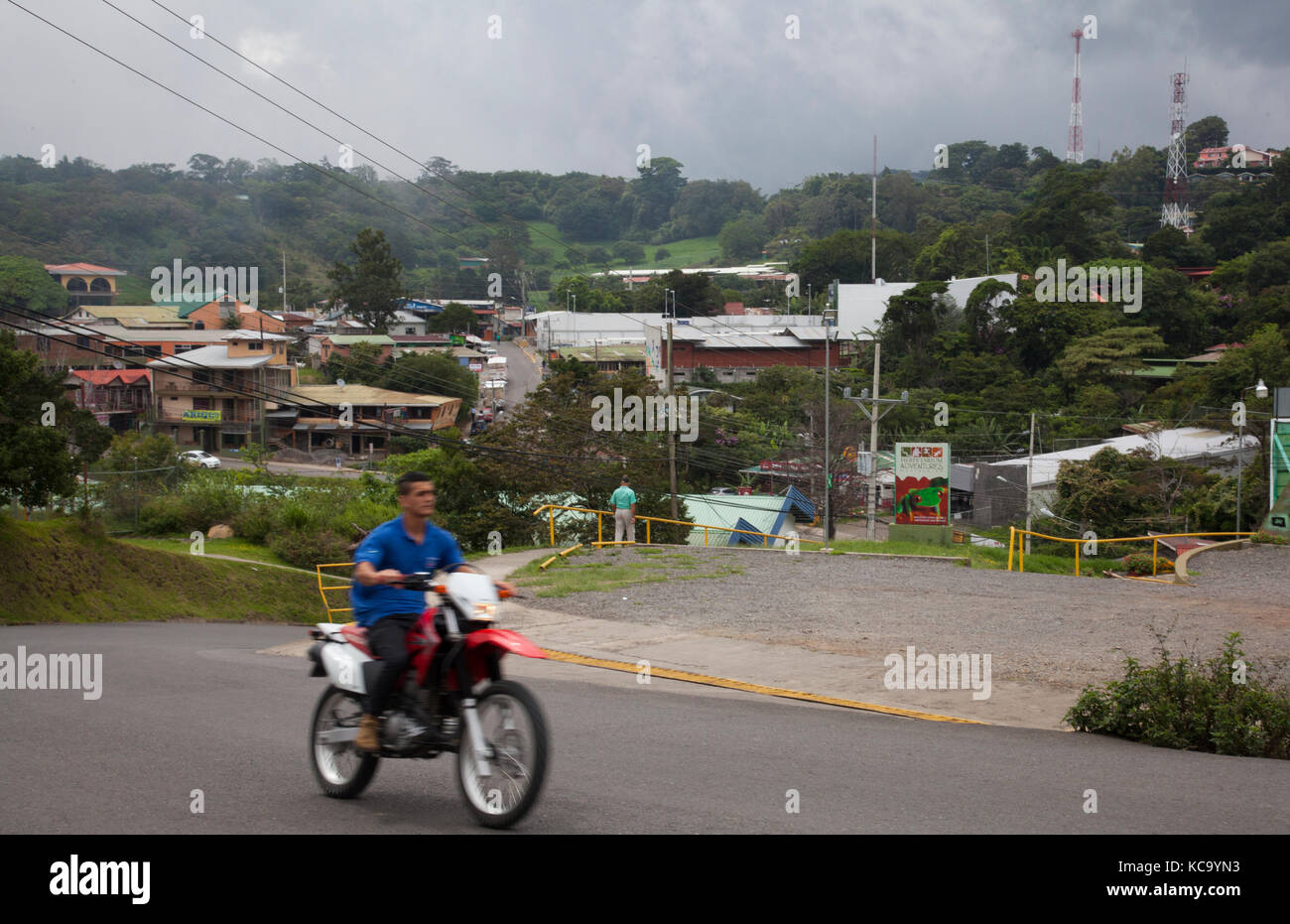 Moto local sur la rue de Monteverde Costa Rica Photo Stock - Alamy