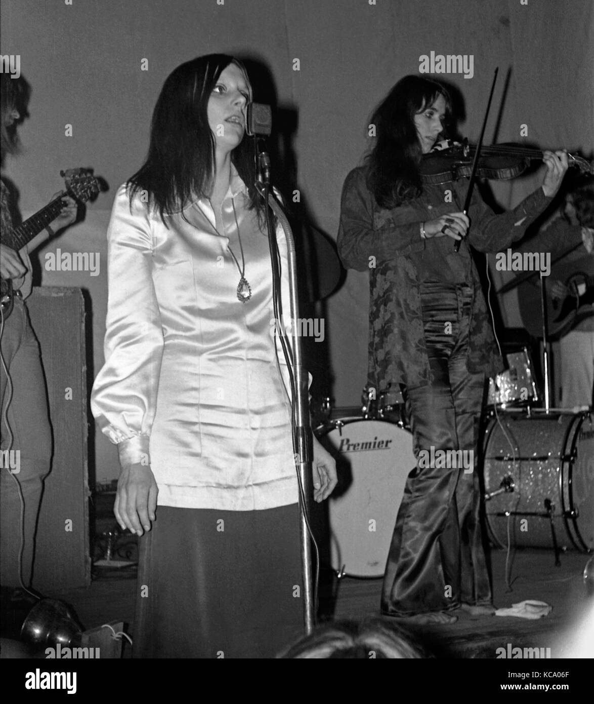 Edwards Principal Théâtre magique, un collectif d'art performance, fournir l'échauffement à Pink Floyd's apparition au cours de l'Université de Bristol's Rag en 1969 Semaine. Les deux groupes ont comparu à l'Chambres Victoria le 3 mars, vu par John Peel, qui avait signé Edwards Principal Théâtre magique à son Pissenlit records. Nick Mason de Pink Floyd a produit plus tard l'un des albums du collectif. Banque D'Images