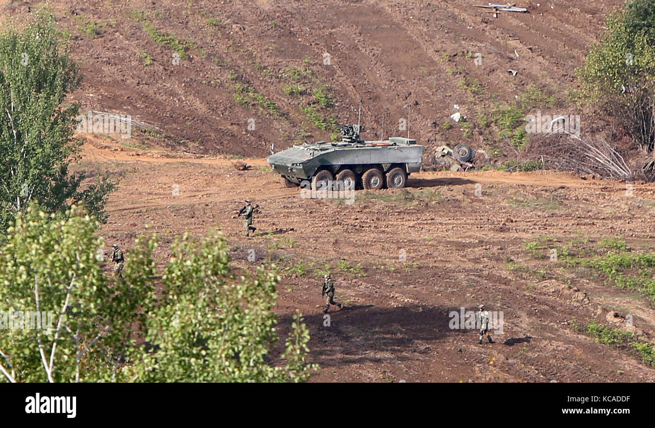 Slunj, Croatie. 3ème oct 2017. soldats croates participent à l'exercice militaire '17' dans l'udar eugen kvaternik zone d'entraînement militaire près de Slunj, Croatie, le oct. 3, 2017. un total de 1030 soldats ont participé à l'exercice pour démontrer les capacités des manœuvres et de l'appui feu. crédit : kristina stedul fabac/Xinhua/Alamy live news Banque D'Images