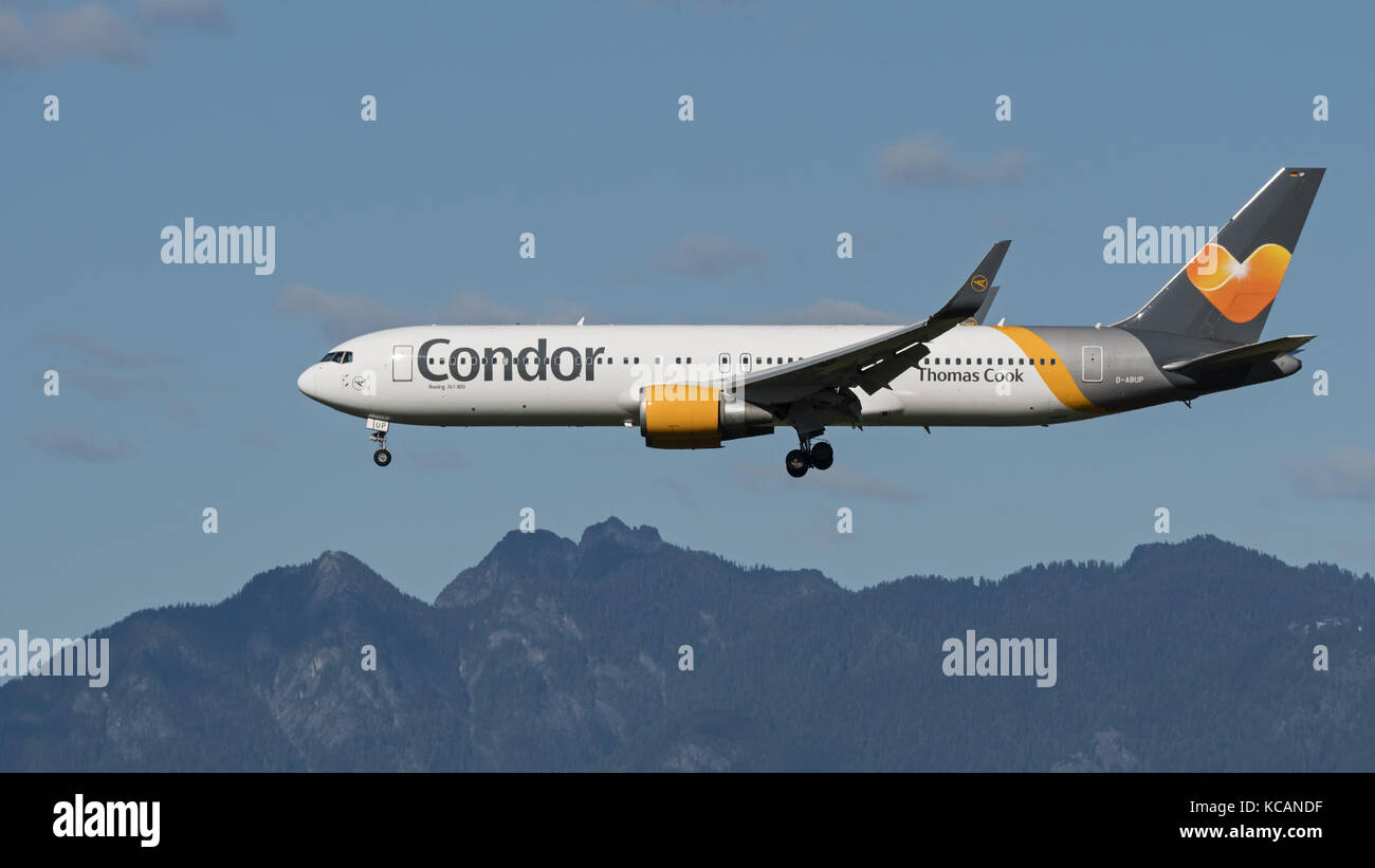 Richmond, Colombie-Britannique, Canada. 2Nd oct, 2017. un condor Boeing 767-300ER (d-abup) wide-body avion de ligne en approche finale pour l'atterrissage à l'aéroport international de Vancouver. Condor Flugdienst est une filiale du groupe Thomas Cook. crédit : bayne stanley/zuma/Alamy fil live news Banque D'Images