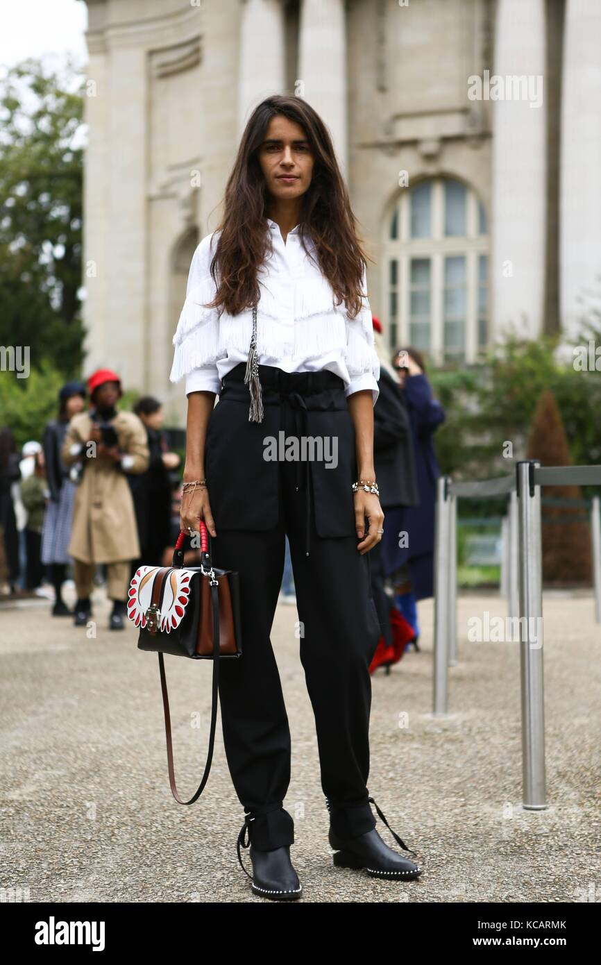 Chiara Totire posant devant le défilé sacai pendant la semaine de la mode de Paris - 2 octobre 2017 - photo : Runway Manhattan/Valentina Ranieri ***pour usage éditorial seulement *** | usage mondial Banque D'Images